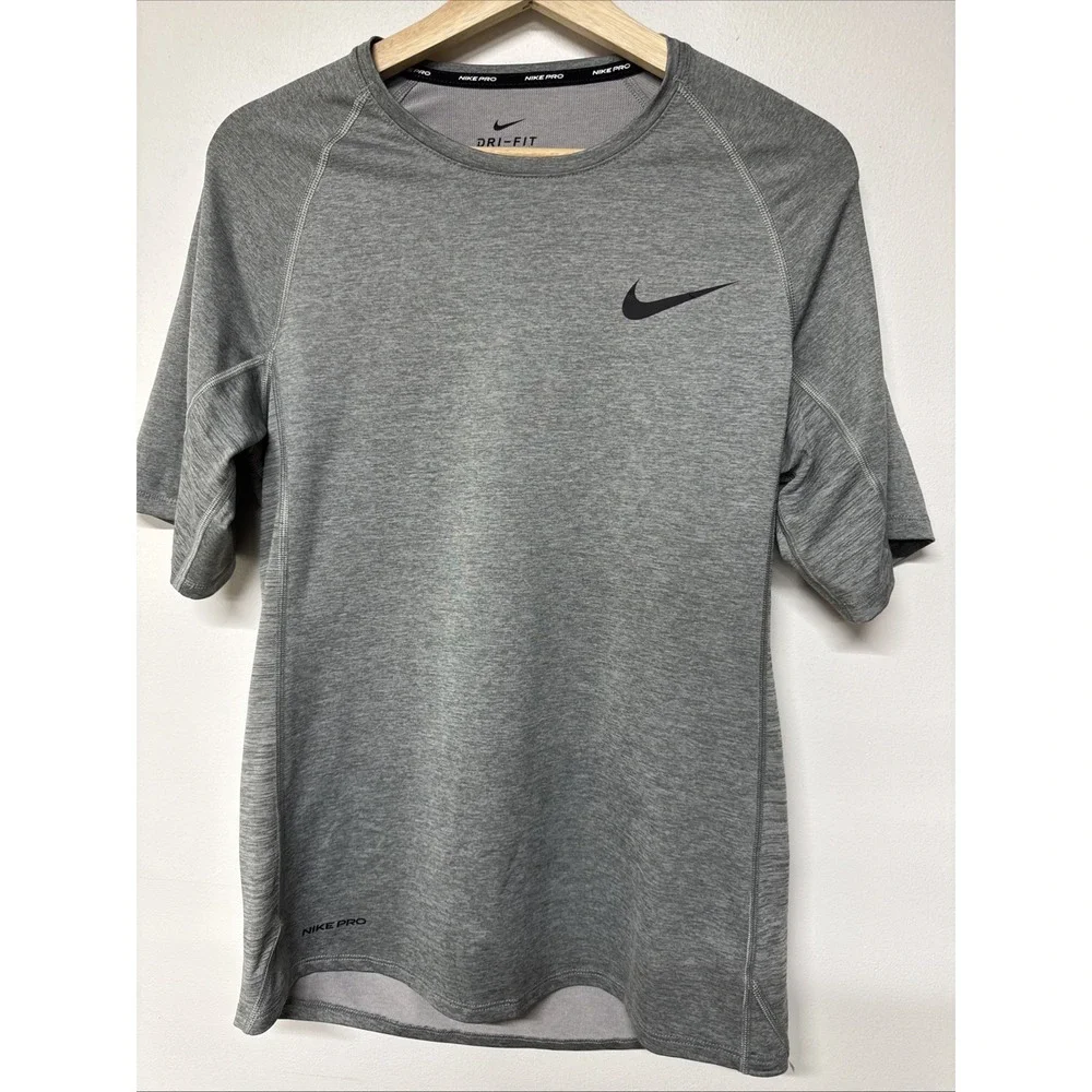 Nike Pro Dry Fit Shirt Size M Short Sleeve Womens Crew Neck Gray Athletic Fit